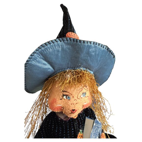 Annalee Witch Doll 10” Halloween Figure Broom Hat Book Decoration 2007 Vintage - Picture 11 of 11